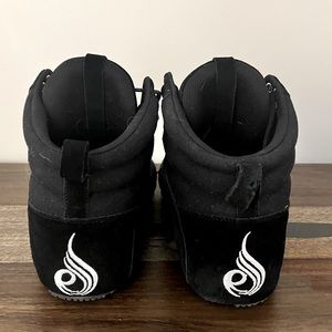 Ryderwear D-Mak. Size 9.5